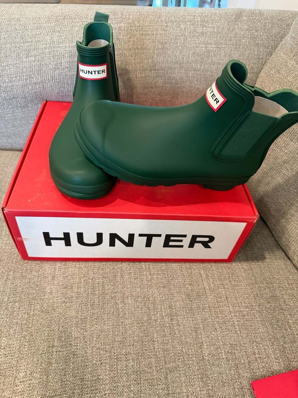 Hunter Women's Original Chelsea Rain Boot in Hunter Green size 6w